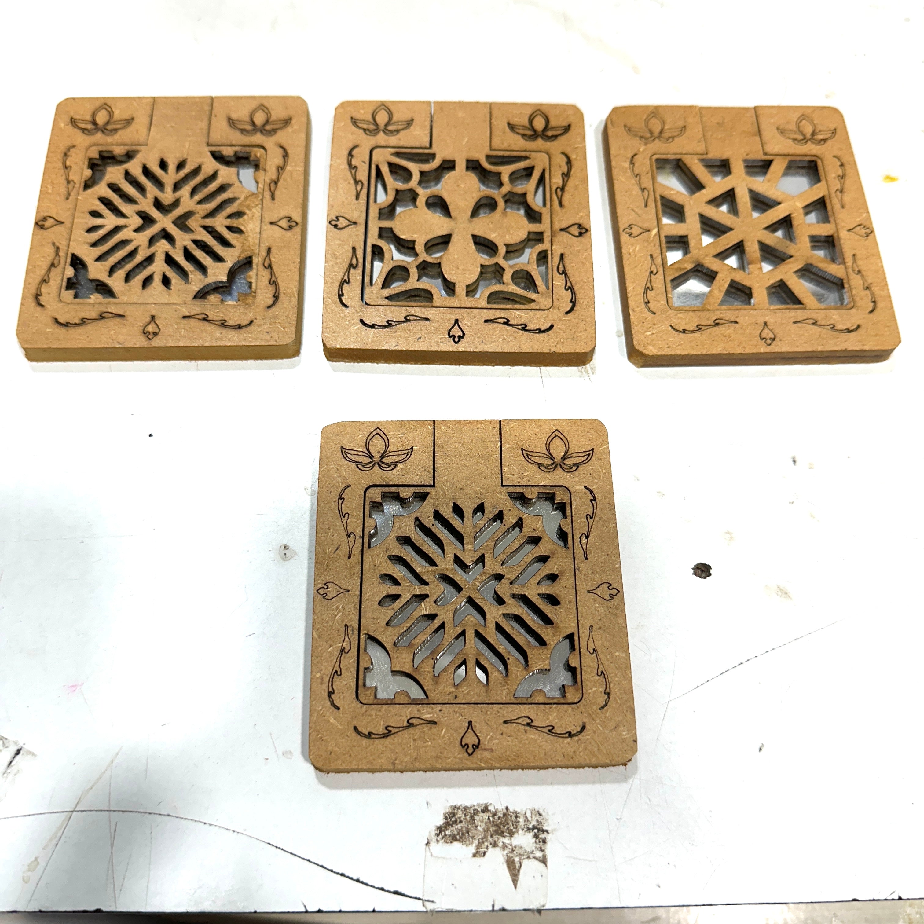 Pocket Mirror Wooden Designed With Kundan Bead & Carving Work Tamrapatra