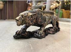 Lifelike Walking Lion Sculpture Resin Collection Home Décor Exporter Tamrapatra