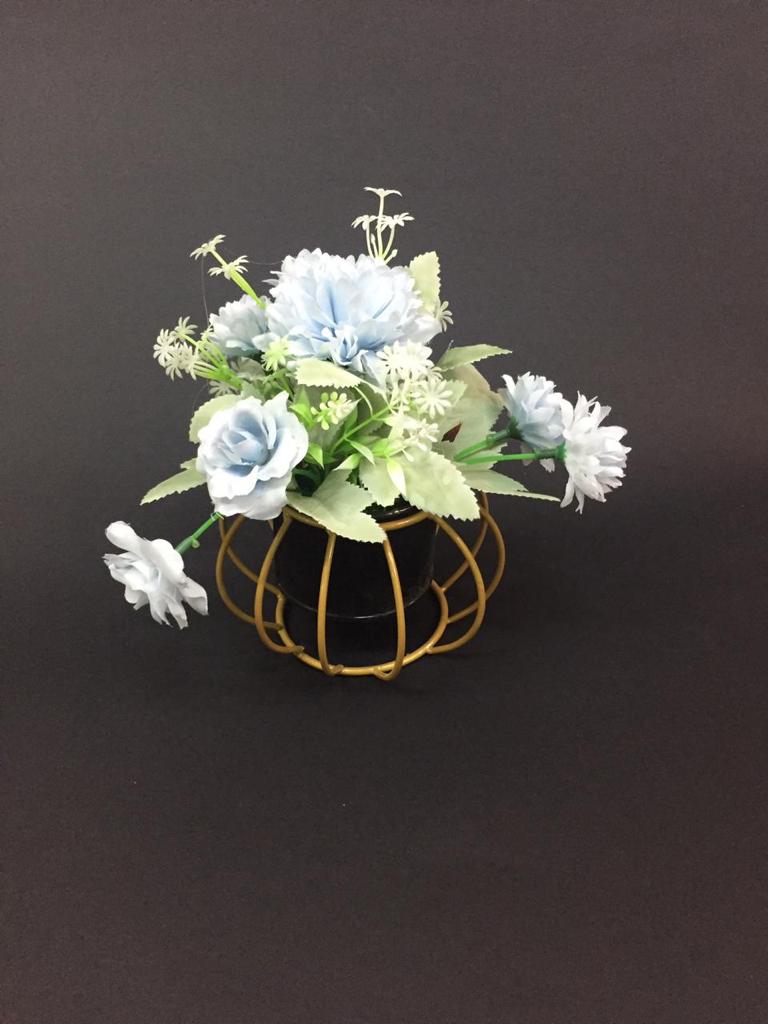 Metal Pots Enclosed In Ring Design With Extravagant Flower Bunch Tamrapatra