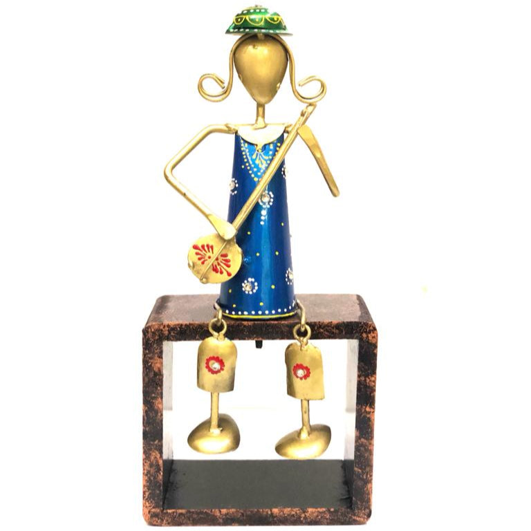 Hat Wearing Metal Décor Musicians On Wooden Log Creative Art Tamrapatra