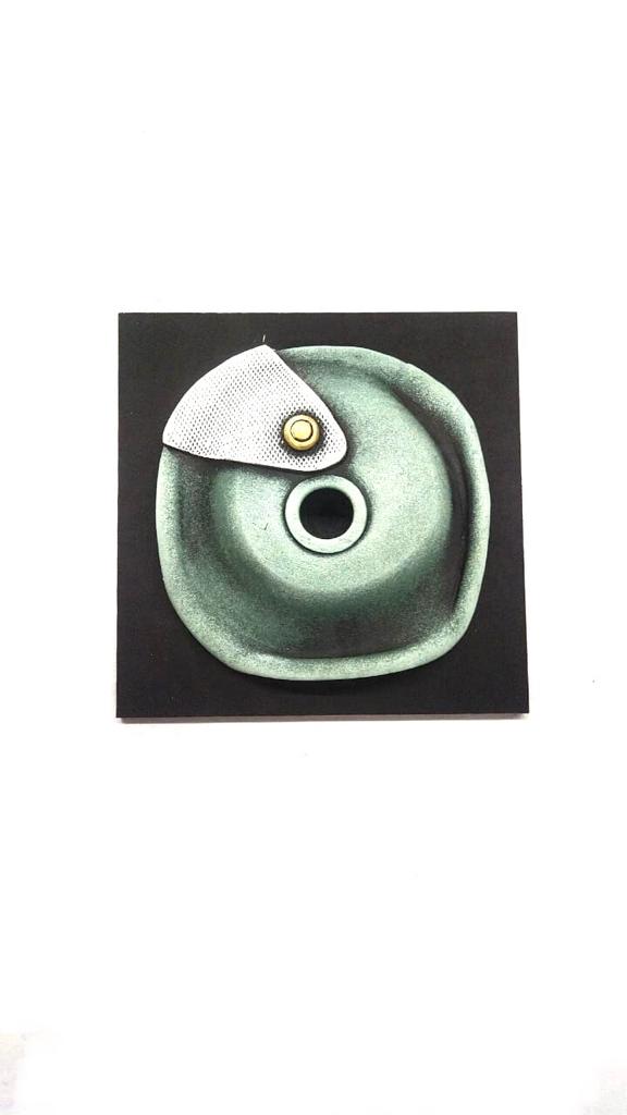 Hooker's Green Brilliant Shaded With White Accent Terracotta Hanging Tamrapatra