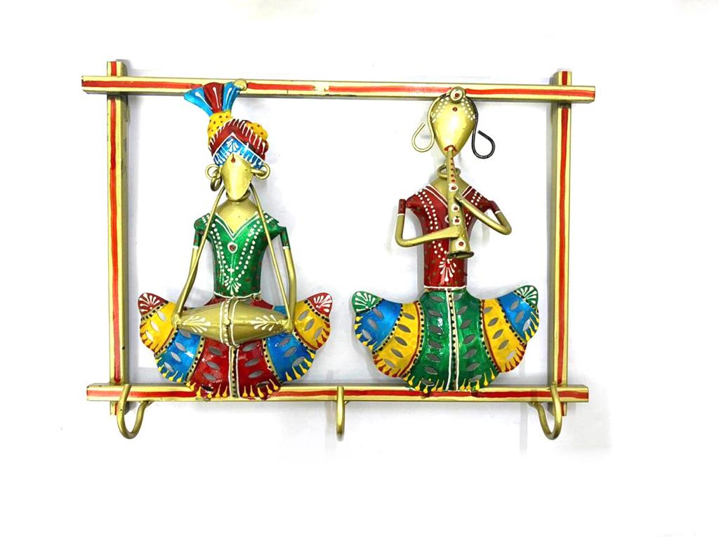 http://tamrapatra.online/cdn/shop/products/Metal_Couple_Frame_tamrapatra_With_Hooks.jpg?v=1647515815