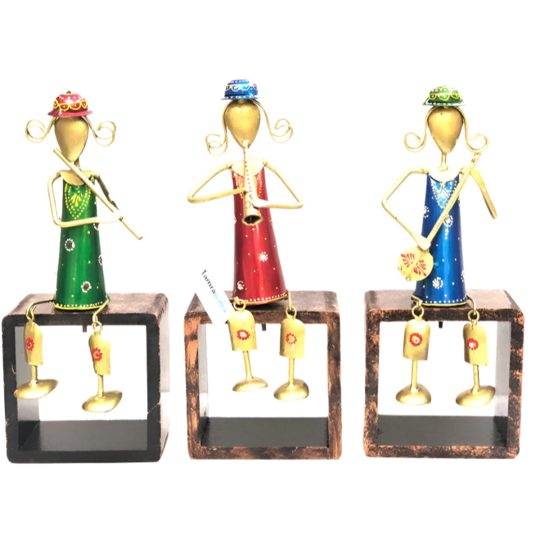 Hat Wearing Metal Décor Musicians On Wooden Log Creative Art Tamrapatra