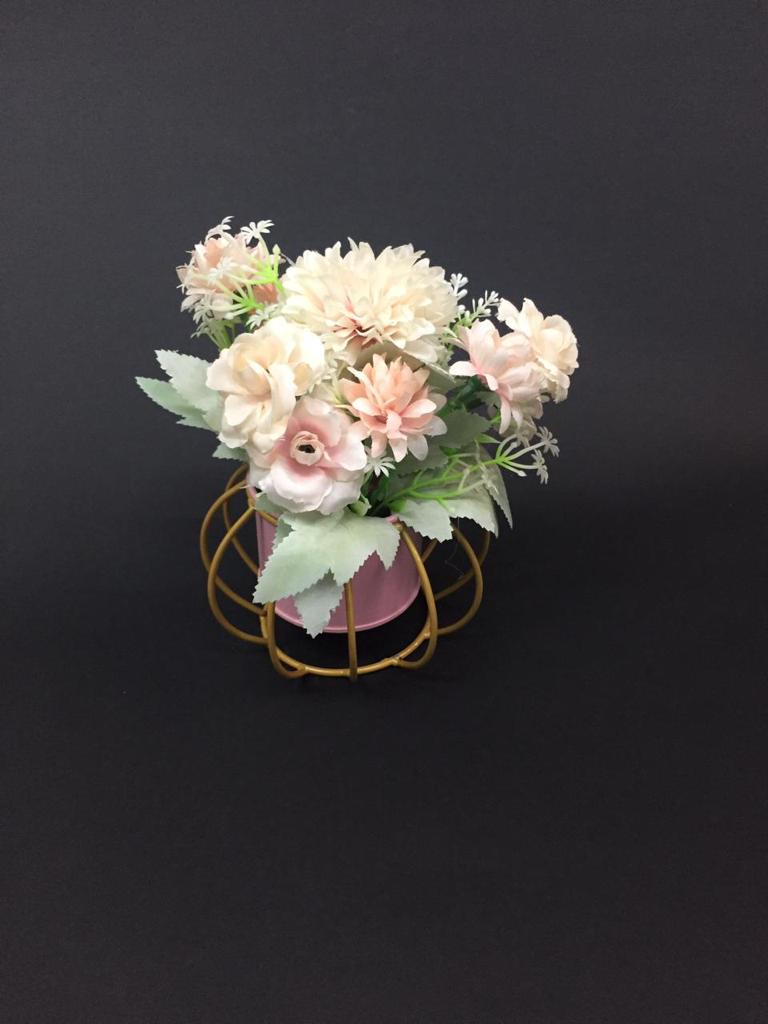 Metal Pots Enclosed In Ring Design With Extravagant Flower Bunch Tamrapatra