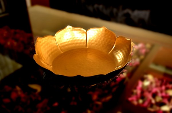 Pots Carving Lotus Beautiful Black & Gold Shades Luxurious Décor Tamrapatra