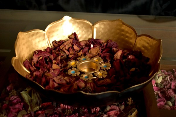 Pots Carving Lotus Beautiful Black & Gold Shades Luxurious Décor Tamrapatra