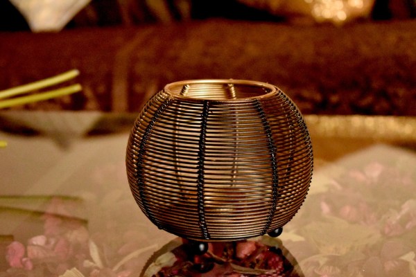 Metal Wired Black Gold Theme Modern Tea Light Holders For Décor Tamrapatra
