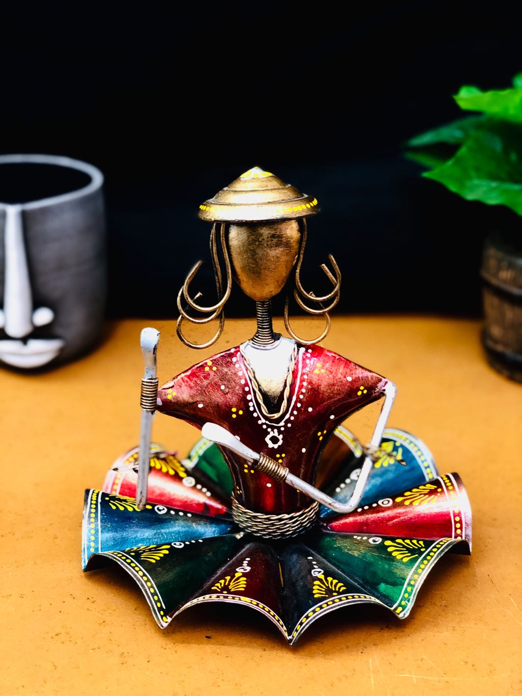 Kalbeliya Metal Decor Lady Sitting Performing Cultural Dance Tamrapatra - Tanariri Hastakala