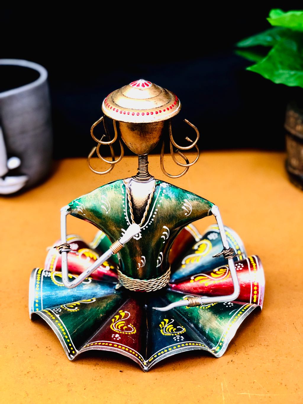 Kalbeliya Metal Decor Lady Sitting Performing Cultural Dance Tamrapatra - Tanariri Hastakala