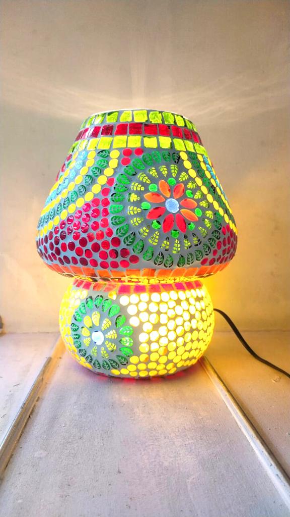 Table Lamp In Uniquely Patterned Glass Art Style With New Style From Tamrapatra