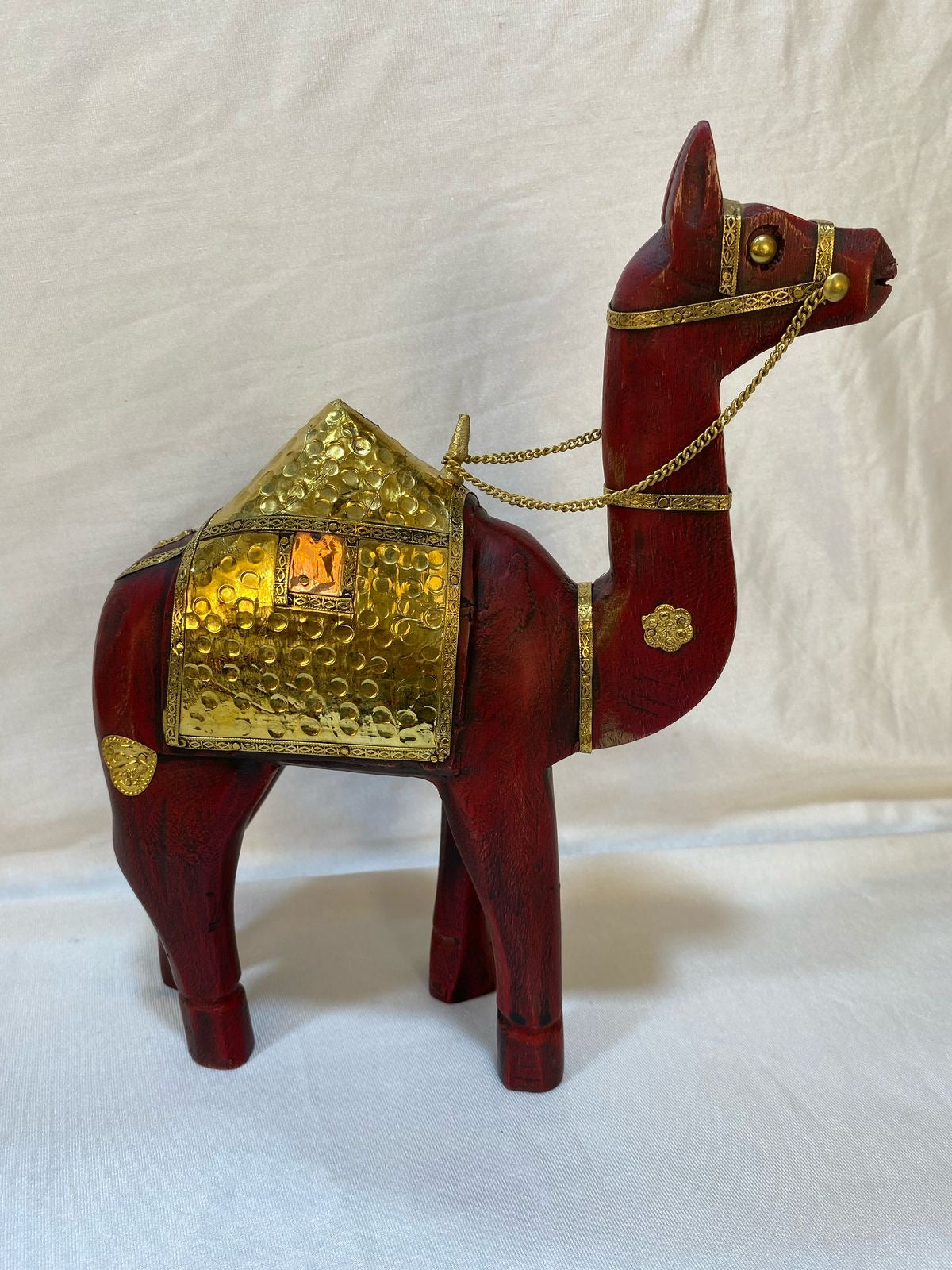 Rustic Maroon White Finish Camel Standing Wooden & Metal Fusion Art Tamrapatra