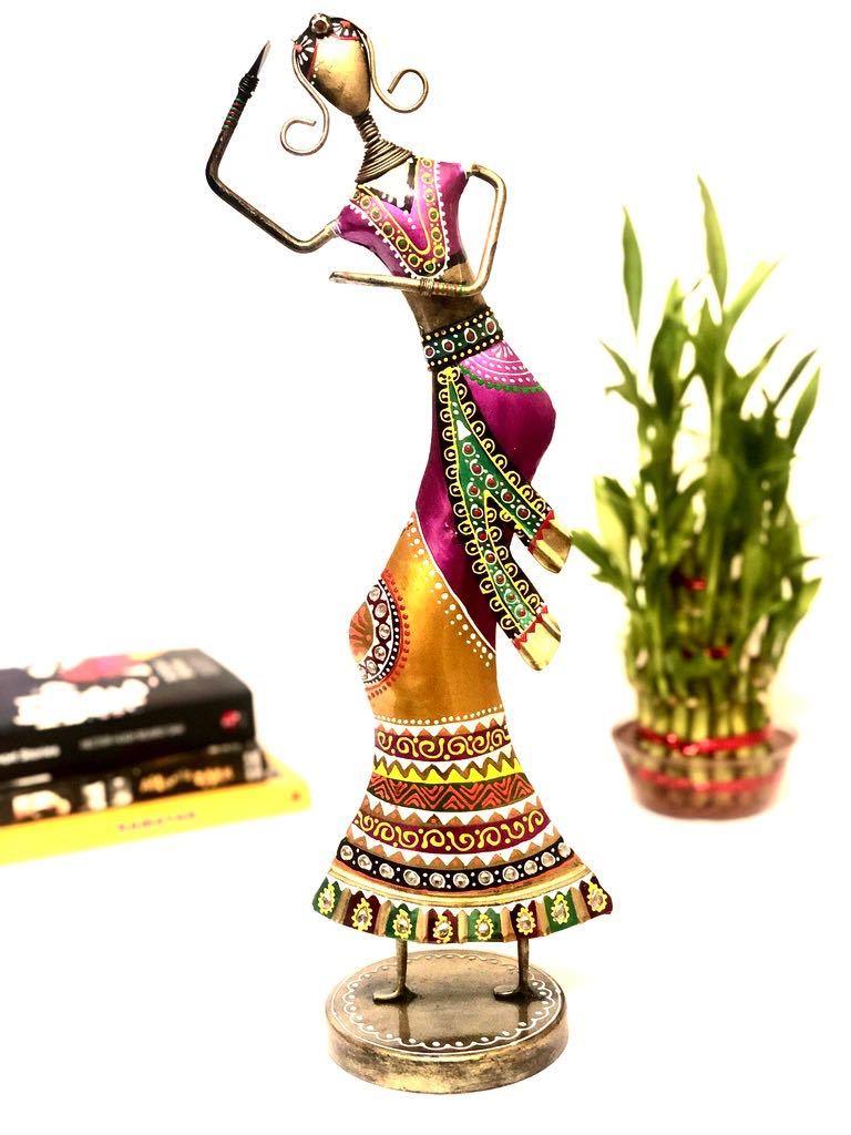 Long Lady In Colourful Attire Classical Dancing  Metal Tamrapatra - Tamrapatra