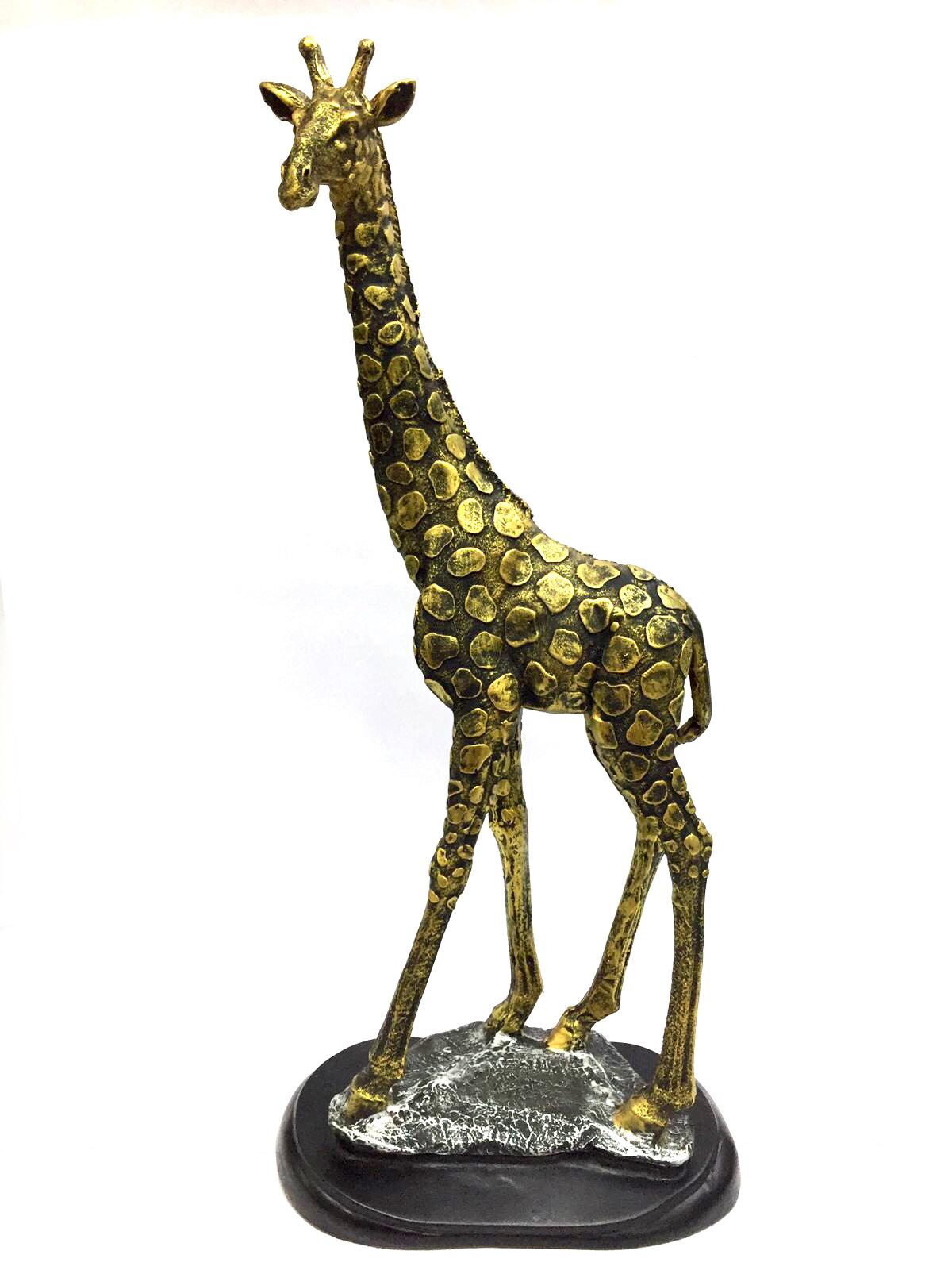 Giraffe Statue Attractive Animal Showpiece Lifelike Décor From Tamrapatra
